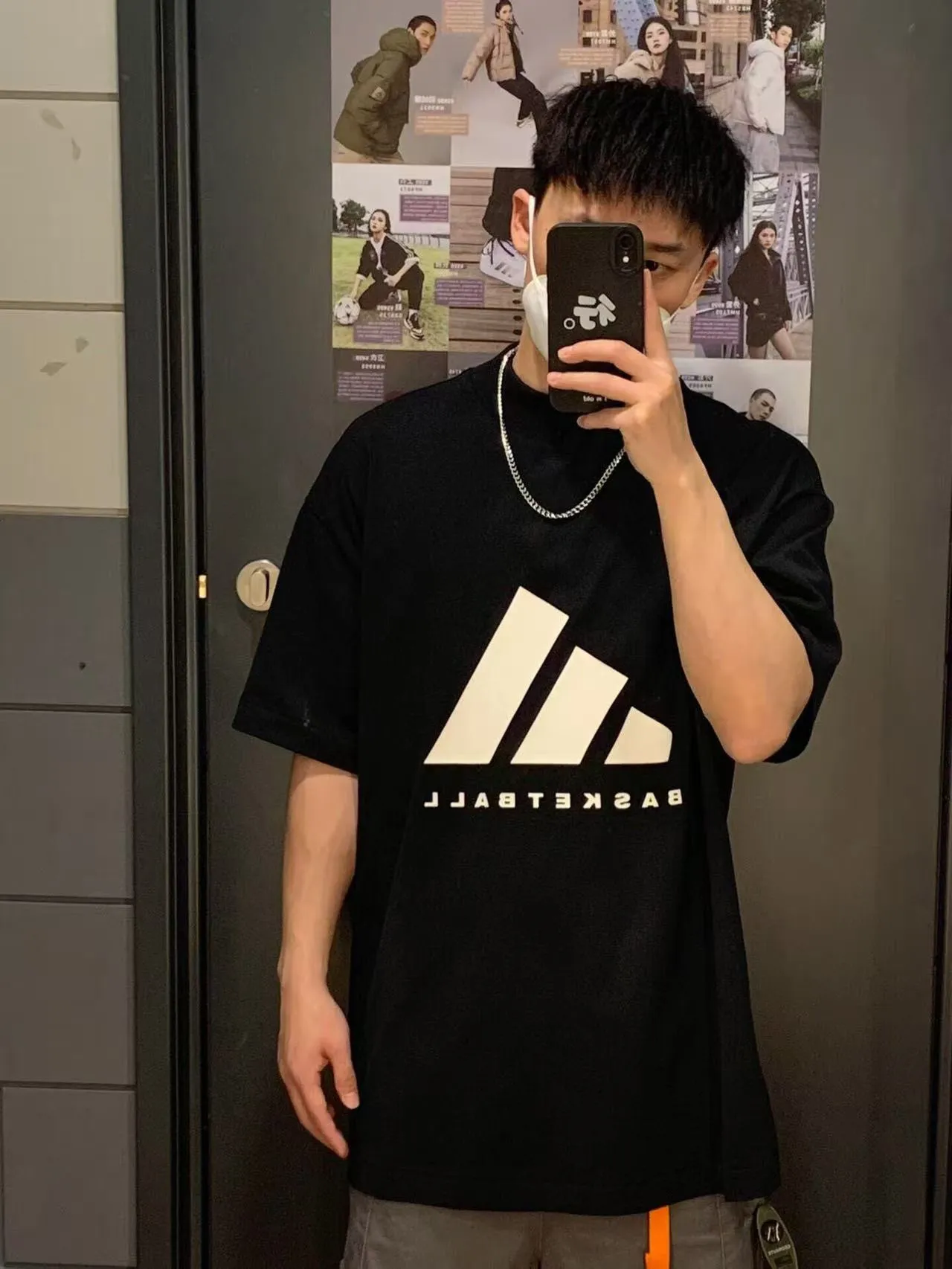 ：KK 10 Originals × T Same Style ： 1.320g ，100% ， ， ， 。 2. ， ， ， ， ！ 3. ， ， ， 。 4. ， Breathable ， Quality 。 ： ， 。 “Daily Log : Relarda” ，“goodday Hows your weather?” ， 。 ， ， 。 ：Black、White Size ：S-XL